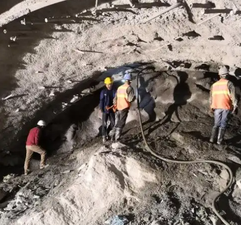 商都拱顶带模注浆料的施工流程及注意事项